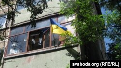 Чарнігаўцы вывесілі нацыянальныя сьцягі на балконах і ў вокнах сваіх кватэраў