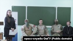 Пасьля ўдзелу ў вайне ва Ўкраіне вагнэраўцы сустракаюцца з моладзьдзю. Сустрэча ў Омскім дзяржаўным унівэрсытэце. Ілюстрацыйнае фота