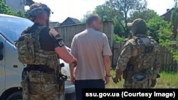 Затрыманьне грамадзяніна Беларусі ў Ровенскай вобласьці 25 траўня 2023. Фота Службы бясьпекі Ўкраіны