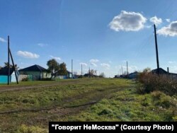 Главная улица Московки, за огородами которой теперь есть "свой" самолет. Фото: "Говорит НеМосква"