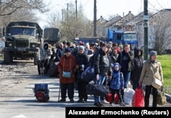 Жыхары Марыюпаля чакаюць эвакуацыі, 24 красавіка