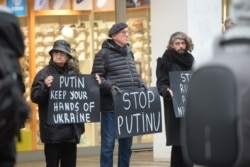 Акция протеста "женщин в черном" против войны с Украиной в Белграде, Сербия, 16 марта 2022 года