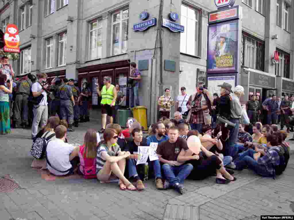 В Москве на Триумфальной площади состоялась акция оппозиции в защиту 31-й статьи Конституции РФ