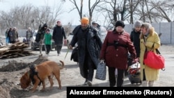 Украінскія ўцекачы з Марыюпалю, ілюстрацыйнае фота