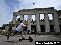 Разрушенное здание Горсовета в Ахтырке, Сумская область Украины, 1 августа 2022 года