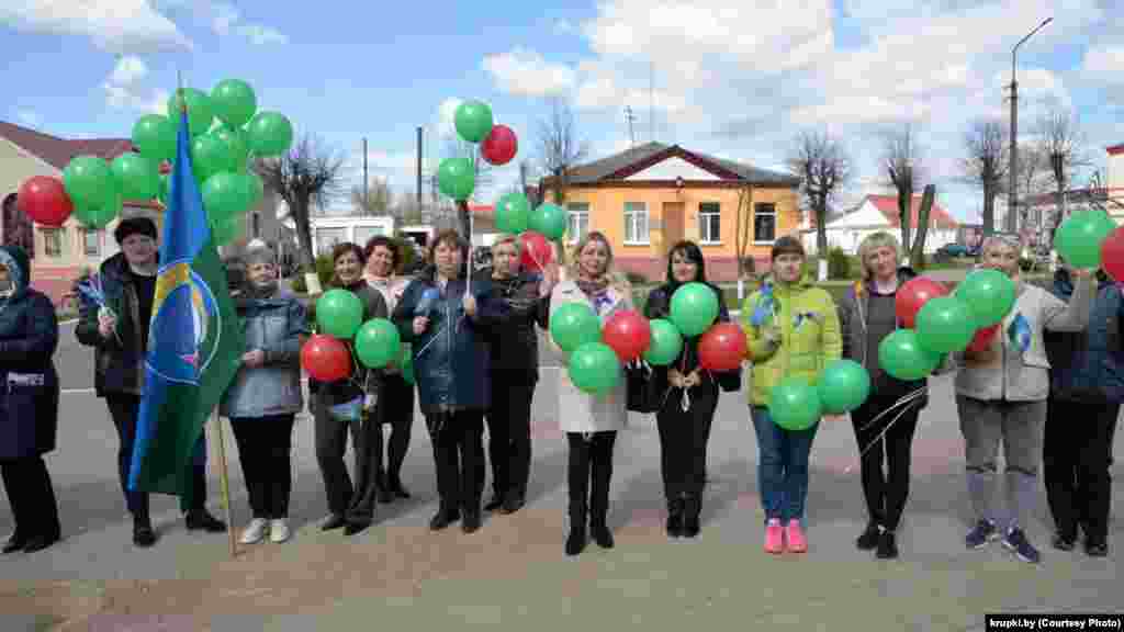 &laquo;Няхай праца кожнага з вас будзе запатрабавана і ацэнена па заслугах, прыносіць радасьць і дабрабыт&raquo;,&nbsp;&mdash; пажадаў старшыня Крупскага райвыканкаму прадстаўнікам кіраўніцтва раёну і работнікам дзяржаўных прадпрыемстваў.