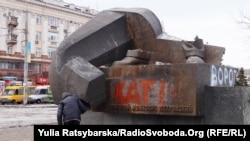 Снесенный памятник Григорию Петровскому в Днепропетровске