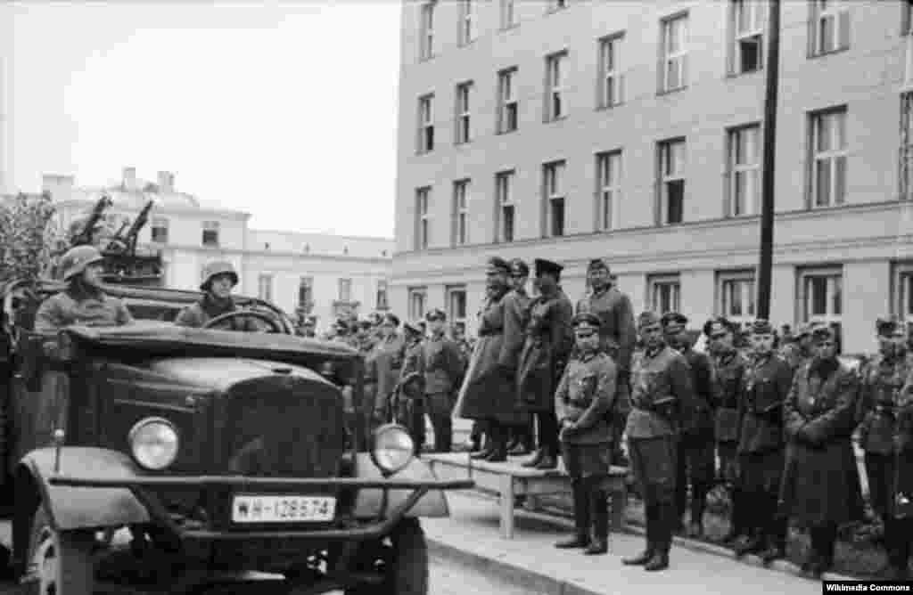 Савецка-нямецкі парад у Берасьці 22 верасьня 1939