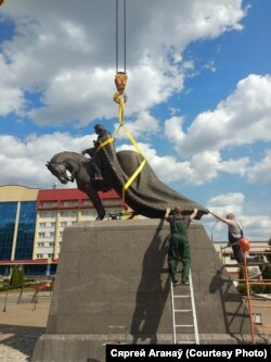 Усталяваньне помніка вялікаму князю Гедзіміну ў Лідзе