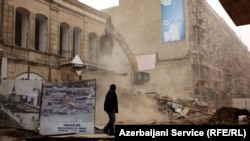 Əli Hüseynli Azərbaycanda mülkiyyət hüquqlarının pozulması haqda tənqidləri əsassız sayır