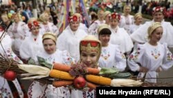 Дажынкі ў Мядзеле: вышыванкі, казакі і прэзыдэнцкі інспэктар. Фотарэпартаж