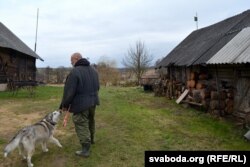 Унутраны двор з гаспадарчымі пабудовамі