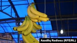 Bananın 1 kiloqramı ölkəyə 25-30 sentə gəlib çıxır, amma 2-2.5 manata satılır