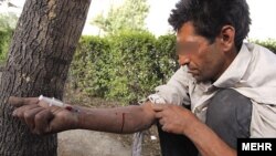 Iran – A man injects drug (addict) in a Tehran park, 16Jun2010