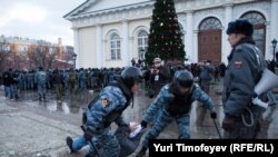 Декабрьские погромы в центре Москвы – спланированная акция запрещенных организаций, - утверждают в Следственном комитете РФ