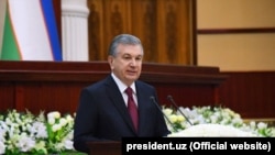 Prezident Shavkat Mirziyoyev o‘z boshqaruvining ilk davrida parlamentarizmni rivojlantirish va siyosiy muxolifat kerakligi haqida gapirgan. 