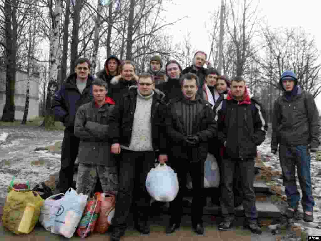 Здымак на памяць былых арыштантаў турмы на Акрэсьціна