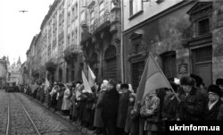 "Жывы ланцуг" на вуліцах Львова 21 студзеня 1990.