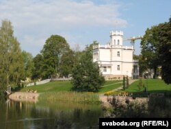 Дом з бэльвэдэрам на беразе возера ў Друскеніках