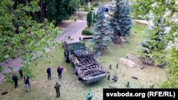 Адна з салютных установак пасьля выбуху 3 ліпеня, архіўнае фота