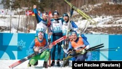 Срэбны мэдаліст Юры Голуб (127) разам з украінскімі паралімпійцамі Віталём Лук'яненка (135) і Анатолем Кавалеўскім (136)