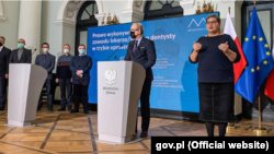 Трое беларускіх і двое ўкраінскіх лекараў атрымалі дазвол на мэдычную практыку ў Польшчы. Фота: прэс-служба Міністэрства здароўя Польшчы