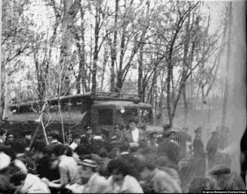 Массовые гуляния крымских татар в городе Чирчик Ташкентской области. Сотрудниками милиции задержано более 300 человек. Десять человек были осуждены на реальные тюремные сроки.&nbsp;