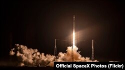  Старт ракеты Falcon 9 