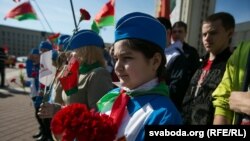 Першамай на плошчы Незалежнасьці ў Менску