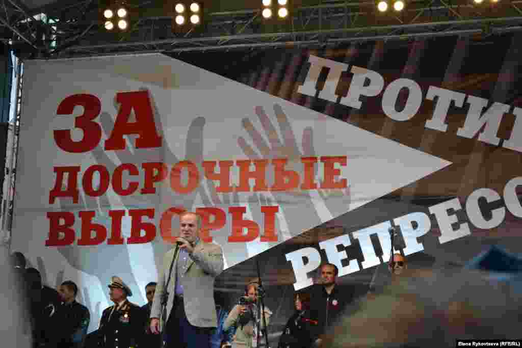 Гарри Каспаров на трибуне митинга. Москва, 15.09.12