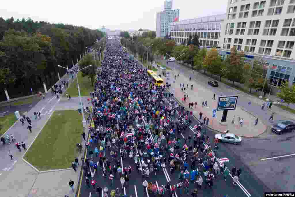 Як выглядала шэсце па праспэкце Незалежнасьці з вышыні птушынага палёту