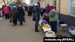 Бойкі гандаль у Чарнігаве пачынаецца за сто мэтраў ад вакзалу