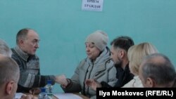 Губернатор Борис Дубровский с пострадавшими