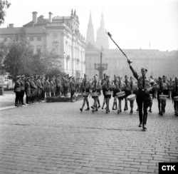 Марш членов Гитлерюгенда в оккупированной Праге, сентябрь 1943 года