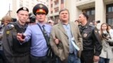 Сергей Митрохин задержан полицией на митинге 6 июня 2012 года