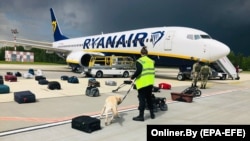 Самолёт ирландской компании Ryanair после вынужденной посадки в аэропорту Минска