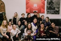 Удзельніцы варштату па вышыўцы «Вызваліце смочкі».