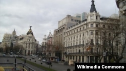 Calle de Alcalá в Мадриде, одна из центральных улиц столицы Испании