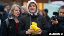 Молодежь на митинге против коррупции. Москва. 7 октября 2017 года