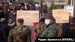 Хасавюрталда митингалде ракIарарал ва полициял, 3Фев2016