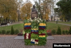 Помнік Сімону Балівару, Менск