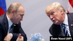 Владимир Путин и Дональд Трамп на встрече в Гамбурге, 7 июля 2017 года