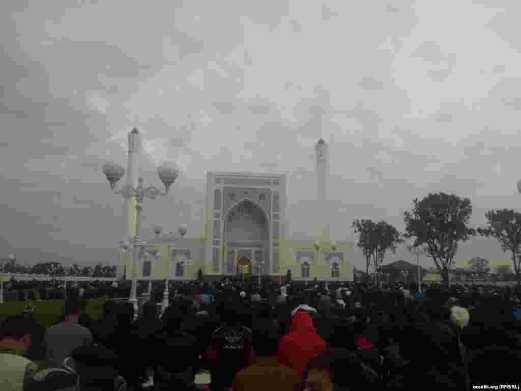 Uzbekistan -festive prayer in the new mosque in Tashkent, 4.10. 2014