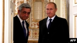 Rusiya lideri Vladimir Putin (sağda) və Ermənistan prezidenti Serzh Sarkisian Moskvada görüşür. 3 sentyabr 2013