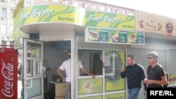 Пункт общественного питания, где продают фастфуд-продукцию.