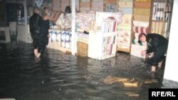 Belarus -- Rechitsa, rain, flooding, market