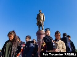 Ўзбекистон сиëсати хануз Каримов соясида қолмоқда