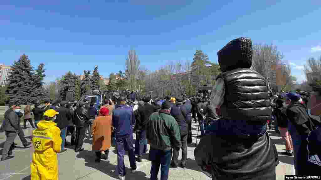 Митингіге журналист Гүлжан Ерғалиева, қоғам белсендісі Рысбек Сәрсенбайұлы, оппозициялық саясаткер Балташ Тұрсынбай, журналист Ермұрат Бапи де қатысқан. Олар Қытай қатерінің жәй сөз емес екенін, Қазақстандағы жемқорлық елдің ұлттық қауіпсіздігіне қауіп төндіріп отырғанын айтты.&nbsp;