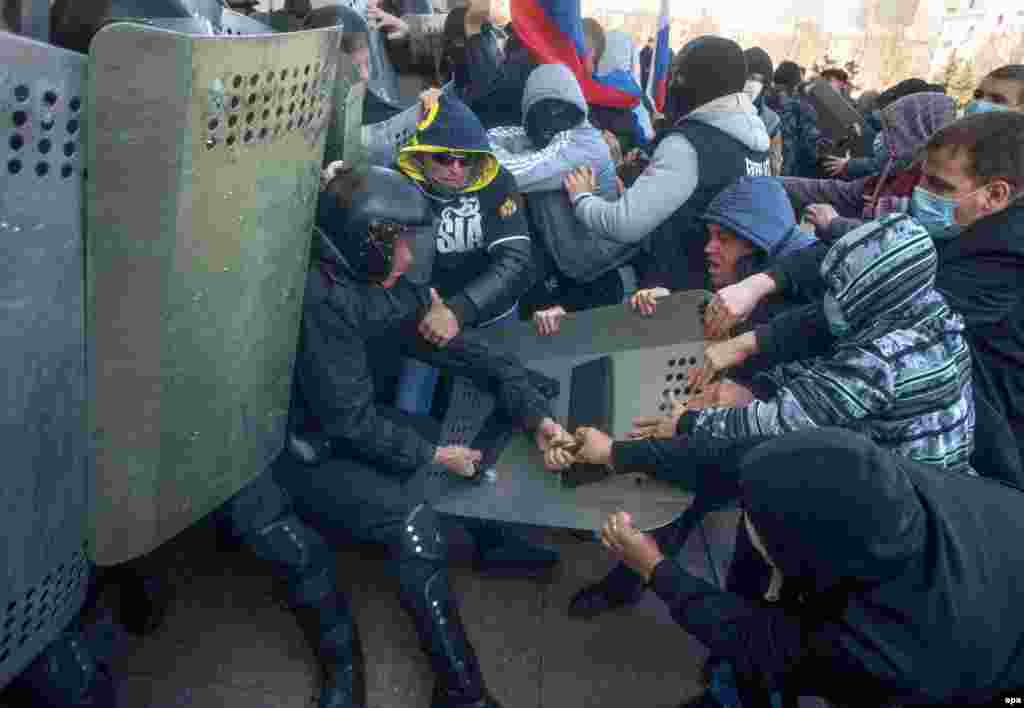 Администрациялъул минаялде жанире унел митингалъул гIахьалчагIаздаги милициялъул хIалтIухъабаздаги гьоркьоб ккана турка-гIуси.