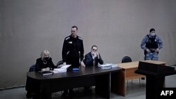 Алексей Навальный на выездном заседании суда в исправительной колонии